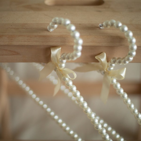 Cintre avec perles pour mariage