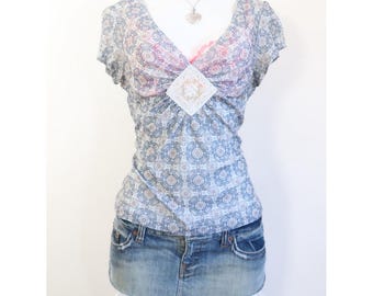 No Boundaries Blue Printed V-Neck Short Sleeve Camisole with Pink Trim