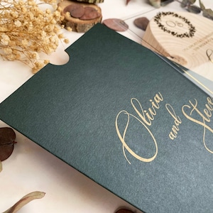 Invitación de boda de acrílico transparente / manga verde oscuro / invitación de boda con hoja de oro / invitación de boda minimalista / 85832