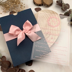 Convites em acrílico transparente com escritos em rosa | Tema fada com envelopes azul marinho | Quinceañera e doce dezesseis convites | E008