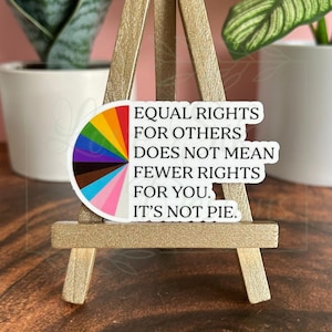 Sticker gelijke rechten is geen taart: mensenrechten, sociale rechtvaardigheid, waterdichte vinylsticker