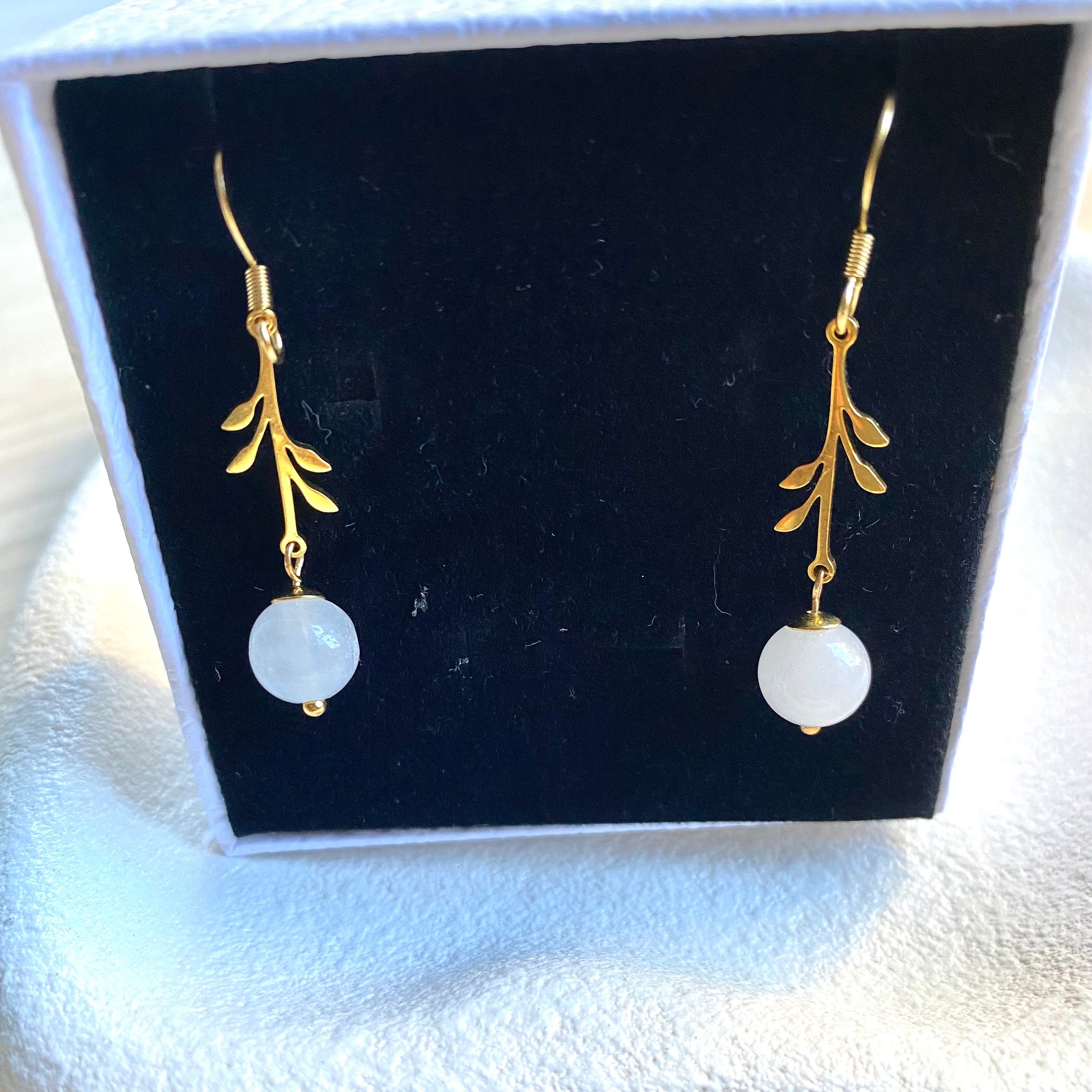 Boucles D'oreilles Pendantes Faites Main En Jade Blanc Et Zircons - Forme Feuille, Style élégant