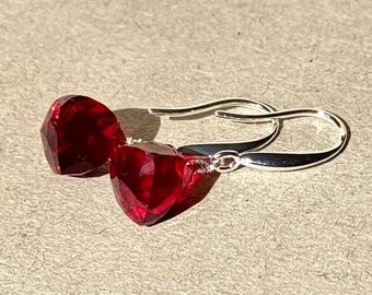 Robijnrode kwartsoorbel in goud of zilver, oorbellen, ideeën voor kerstcadeaus, geboortesteenoorbellen juli, geboortesteencadeaus, robijnoorbellen, geschenken