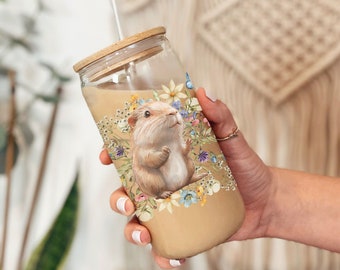 Anpassningsbart blommigt kaffeglas med kapybara, söt kapybarapresent, vän, stuga, present till kapybara- och blomsterälskare, bedårande kapybarapresent