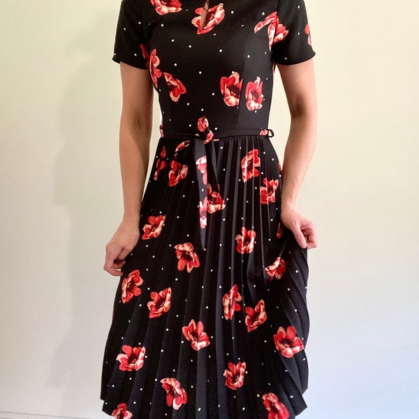 Floral Poppy ‘Dorothy Perkins’ pleated black & red maxi dress