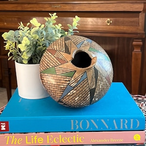 Native American/Mexican/Southwestern Style hand decorated Vase, likely Mata Ortiz