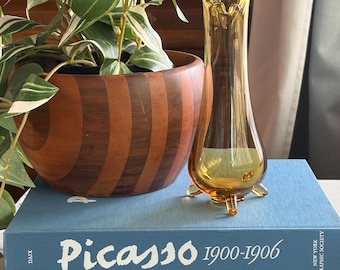 Jarrón LE Smith Three Toe Swinged en color ámbar, 9 pulgadas