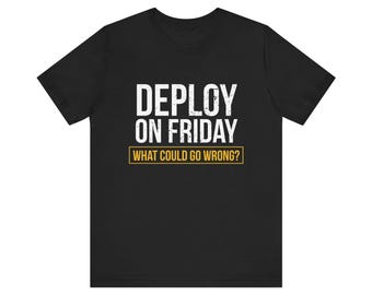 Camiseta "Deploy On Friday" | Camiseta engraçada de DevOps, Roupa com humor para programadores, Roupa com piada sobre programação