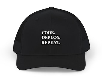 Boné Snapback Code Deploy Repeat | Boné Trucker para Desenvolvedores, Tipografia para Programadores