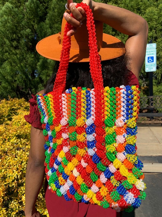 ハンドメイドかぎ針編みの紐トートバッグ｜カラフルな編み込み 
