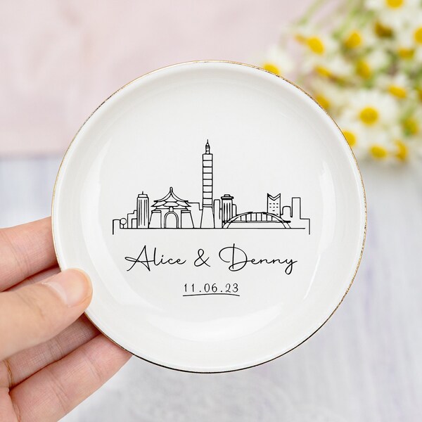 Personalized Ring Holder, Customize Gift for Engaged Couple, City Trinket Dish, 1st Anniversary Gift, New York City Skyline Gift, Gift for Bride