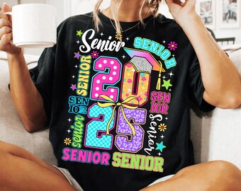 Preppy Senior 2025 PNG, Classe Senior del 2025 PNG, Coquette Senior PNG, Pennellata Senior PNG, Laurea, Design maglietta per studenti delle scuole superiori