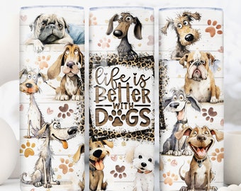 Può includere: Un bicchiere bianco con un design di cane di cartone animato colorato. Il bicchiere presenta il testo "Life is Better with Dogs" e impronte di zampe.