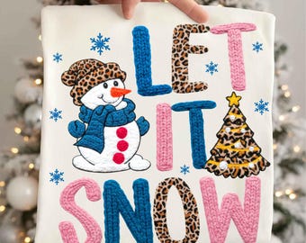 Filato sintetico Let It Snow Png, Natale leopardato Png, Natale invernale Png, Pupazzo di neve carino lavorato a maglia spessa Png, Albero di Natale preppy Png