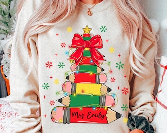 Matita per insegnante Coquette di Natale in formato PNG, Insegnante di Natale personalizzato in formato PNG, Torta di Natale con cioccolata calda, Insegnante Allegro in formato PNG, Matita per albero di Natale in formato PNG