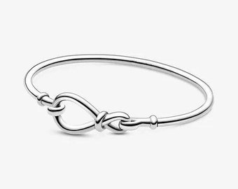 MiMi Essentials Chunky Infinity Knot Bangle Bracelet