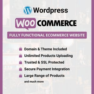 Può includere: Immagine promozionale per un sito web di e-commerce WordPress. L'immagine presenta i loghi di WordPress e WooCommerce, insieme a testo che evidenzia funzionalità come l'inclusione di dominio e tema, il caricamento illimitato di prodotti e l'integrazione sicura dei pagamenti.