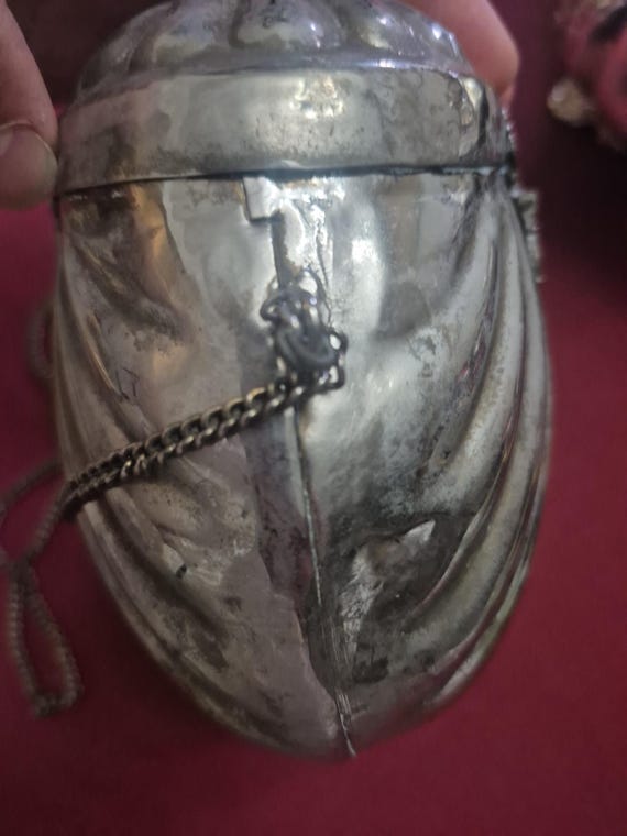 Antique Tinned Metal Clamshell Chain Strap Purse View 2