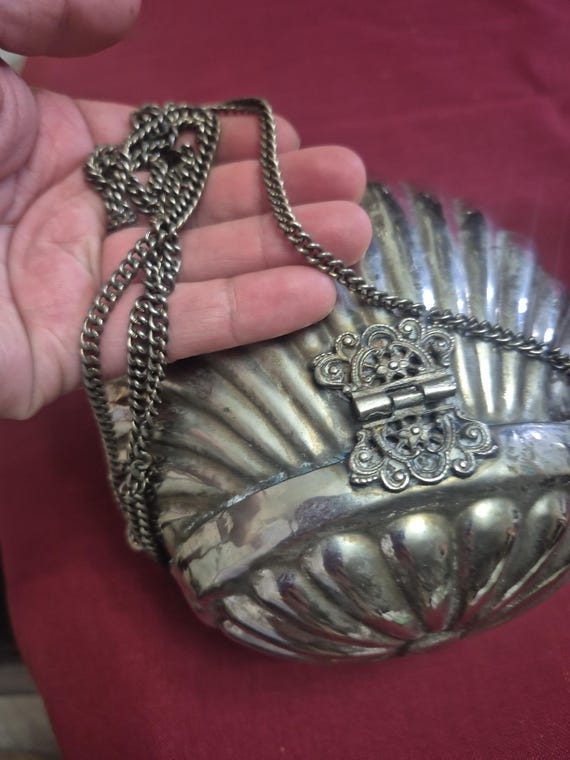 Antique Tinned Metal Clamshell Chain Strap Purse View 6