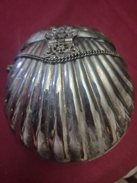 Antique Tinned Metal Clamshell Chain Strap Purse
