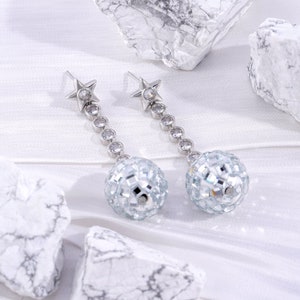 Boucles d'oreilles boule disco, boucles d'oreilles disco tendance étoiles, boucles d'oreilles disco argentées nuits étoilées, boucles d'oreilles boule à facettes, boucles d'oreilles étoiles, fête amusante image 3