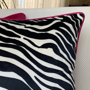 Funda de almohada de terciopelo con estampado de cebra, cojín de animales en blanco y negro, cojín moderno de safari, funda de almohada decorativa a rayas, decoración de sofá boho