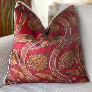 Cottagecore Tulip Design Velvet Throw Pillow, Burgundy Red Tulip Floral Velvet Cushion Cover, Vintage Luxury Pillow with Piping, ALL SIZE
