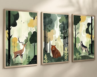 Puede incluir: Tres ilustraciones enmarcadas de una escena de bosque con un ciervo, un oso y un lobo. El ciervo es marrón con manchas blancas y tiene grandes cuernos. El oso es marrón y está sentado sobre sus patas traseras. El lobo es gris y está de pie sobre sus patas traseras. Los tres animales están en un entorno de bosque verde con árboles y hojas.