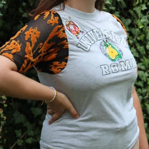 T-shirt Universitaire Dragon Ball Z Customisé Taille XL pièce, unique revaloriser et recyclée avec des éléments vintage. Fait main en France