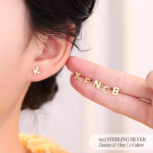 Brincos de prata 925 com inicial para mãe, brincos pequenos com letras do alfabeto para presente de dia das mães, para mãe e filha