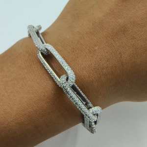Bracciale con fermaglio per carta e diamanti Moissanite taglio rotondo in oro bianco massiccio 10K/14K/18K