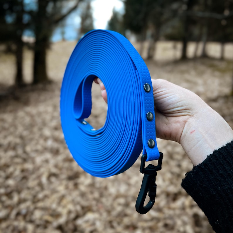 High-Performance Custom Tracking Leash – Constructed with premium Hexa water-resistant webbing, this adjustable long leash is perfect for training sessions and off-leash control. Its durable, waterproof build ensures longevity and strength for outdoor adventures, while the adjustable feature offers a custom fit for every dog. This pet gear is designed to provide ease of use, reliable tracking, and high durability for energetic pups and active training routines.
