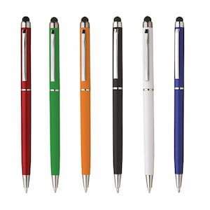 Set mit 25 personalisierten Kugelschreibern in verschiedenen Farben.