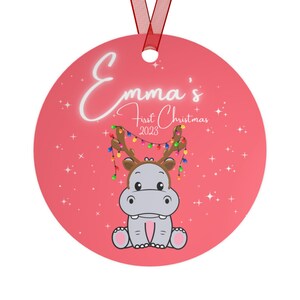Adorno de cristal para la primera Navidad del bebé, adorno con foto, adorno navideño personalizado, regalo de Navidad 2024, adorno personalizado con flores rosas. imagen 8