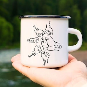 Personalisierte Papa Kaffeetasse Benutzerdefinierte Papa Tasse mit Kindernamen Papa und Kinderhände Vatertagsgeschenk von Kindertasse Papa Geschenk von Kindertasse