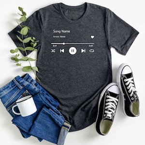 Benutzerdefinierte Song Name Shirt Geschenk für Geburtstag Benutzerdefinierte Künstler Name Shirt Lieblings Song T-Shirt Benutzerdefinierte Song Name T-Shirt Benutzerdefinierte Lieblings Künstler Tee