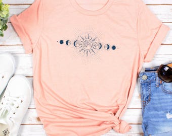 Maglietta con fasi lunari, maglietta Celestial Comfort Colors®, maglietta Boho Mystical Moon And Sun, outfit Boho Moon, abbigliamento spirituale per donna, regali