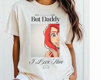 でもパパ、私は彼を愛している。コンフォートカラーシャツ、リトルマーメイドシャツ、アリエルシャツ。カスタムギフト、ヴィンテージの名言、アニメーション映画、パーソナライズギフト。