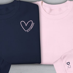 Sudadera con capucha con inicial de pareja personalizada en forma de corazón y números romanos para parejas, con inicial personalizada en la manga, para parejas, aniversario, día de San Valentín para ella