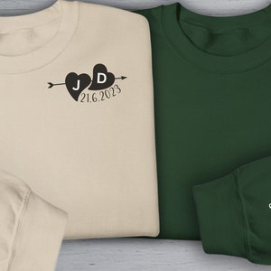 Sudadera con cuello redondo con inicial personalizada para parejas, con corazón, para novia, con inicial personalizada en la manga, para aniversario, día de San Valentín, para su dama de honor