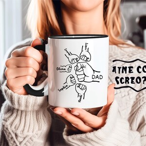 Benutzerdefinierte Papa Kaffeetasse Papa Tasse mit Kindernamen Papa und Kinderhände Personalisiertes Vatertagsgeschenk von Kindertasse Papa Geschenk von Kindervaterkaffee