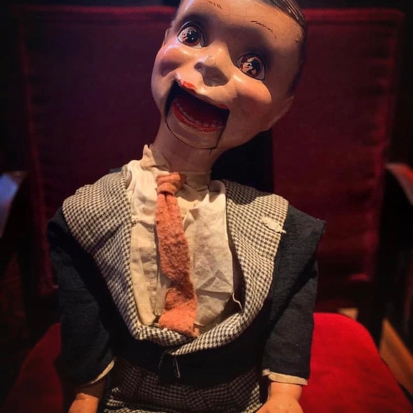 Poupée Ventriloque Marionnette Hantée