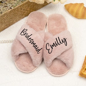 Custom Fluffy Bridesmaid Slipper,Bachelorette Party Gifts,Bride Slipper,Bridesmaid Gifts Custom Slippers, Gifts for Her, Fluffy Slippers Bild 7