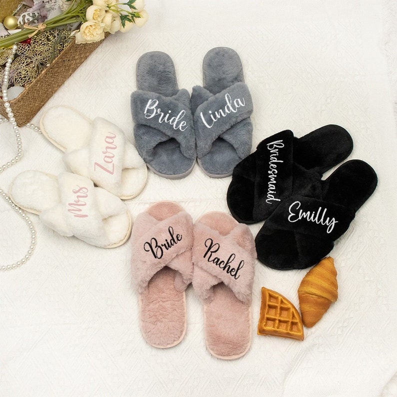 Custom Fluffy Bridesmaid Slipper,Bachelorette Party Gifts,Bride Slipper,Bridesmaid Gifts Custom Slippers, Gifts for Her, Fluffy Slippers Bild 3