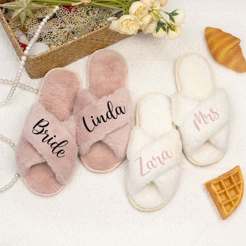 Custom Fluffy Bridesmaid Slipper,Bachelorette Party Gifts,Bride Slipper,Bridesmaid Gifts Custom Slippers, Gifts for Her, Fluffy Slippers Bild 6