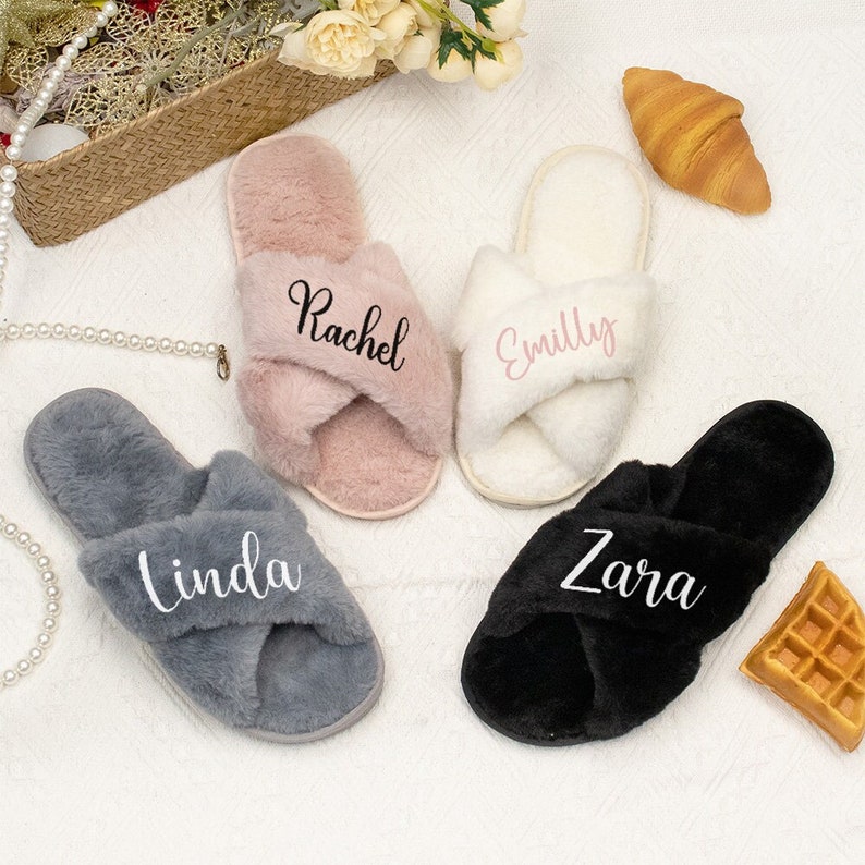 Custom Fluffy Bridesmaid Slipper,Bachelorette Party Gifts,Bride Slipper,Bridesmaid Gifts Custom Slippers, Gifts for Her, Fluffy Slippers Bild 1