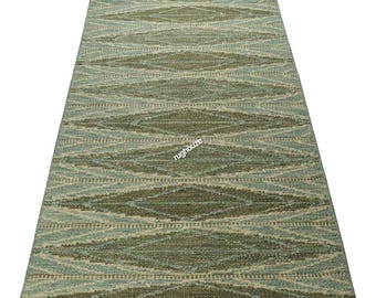 Hand Woven Wool Kilim Rug: Green Scandinavian Boho Design