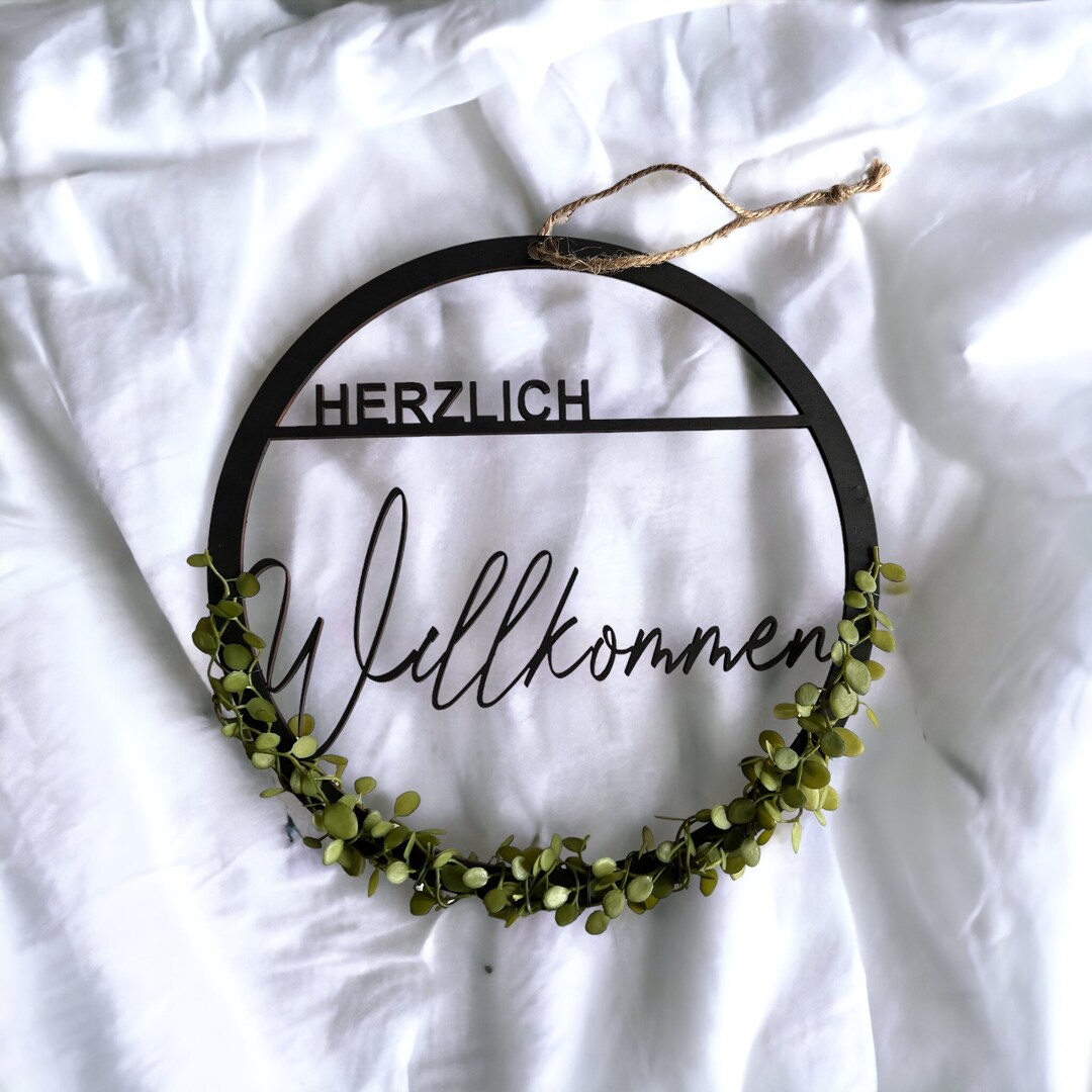 Herzlich Willkommen Schild Mit Pudel – Holzschild, Ca. 13x12 Cm, Lasergravur, Mit Aufhängeband
