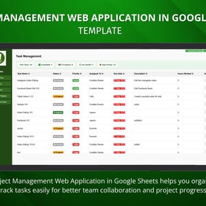 Può includere: Un tablet digitale mostra un modello di applicazione web per la gestione dei progetti in Google Sheets. Lo schermo mostra un'interfaccia di gestione delle attività con colonne per i nomi delle attività, lo stato, la priorità e le scadenze. Il testo in alto recita "PROJECT MANAGEMENT WEB APPLICATION IN GOOGLE SHEETS TEMPLATE."