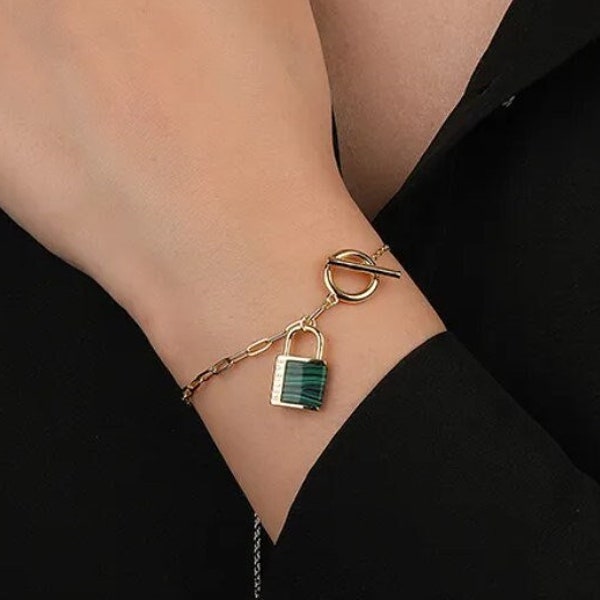 Bracelet malachite en OR 18K  , bracelet à fermoir avec breloque cadenas